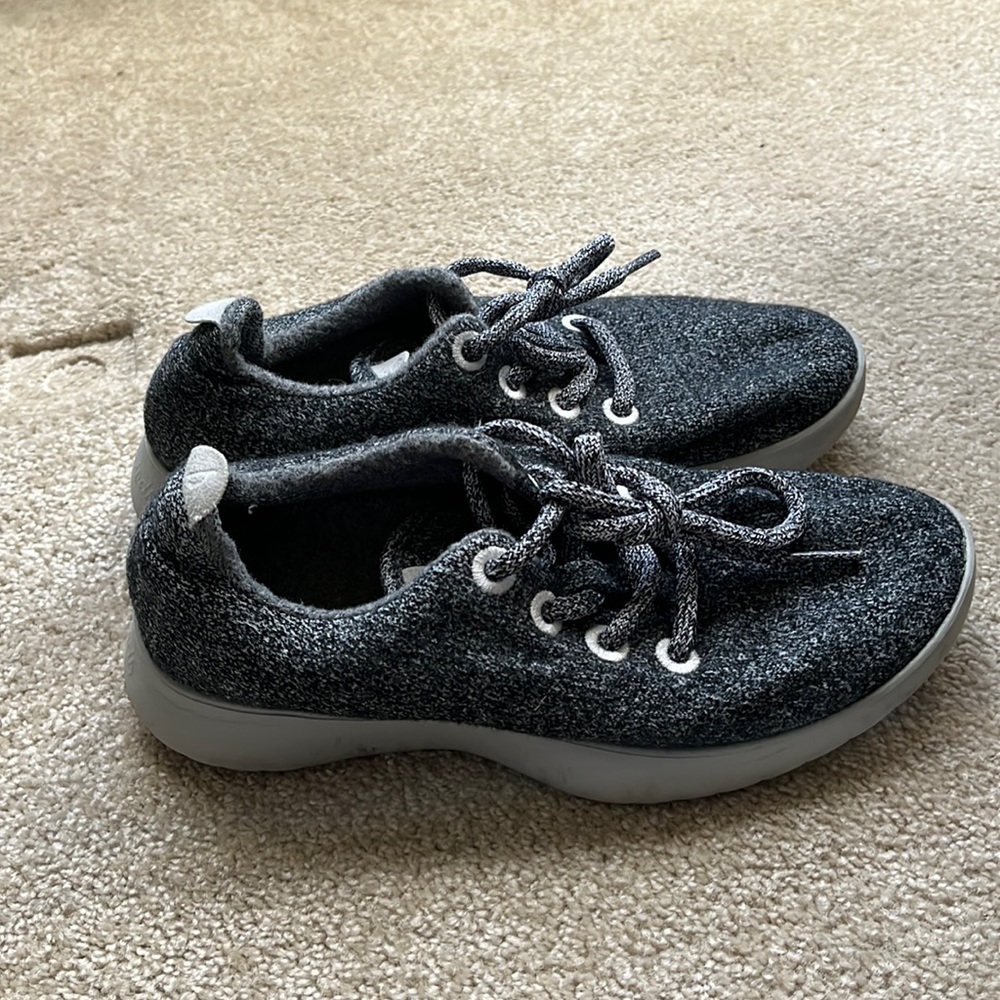 ALLBIRDS Wool Runners. Women’s 6. Grey
